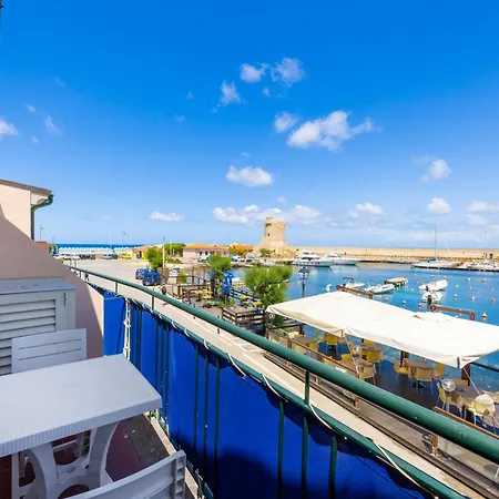 Bilocale Acquamarina - Goelba アパート *